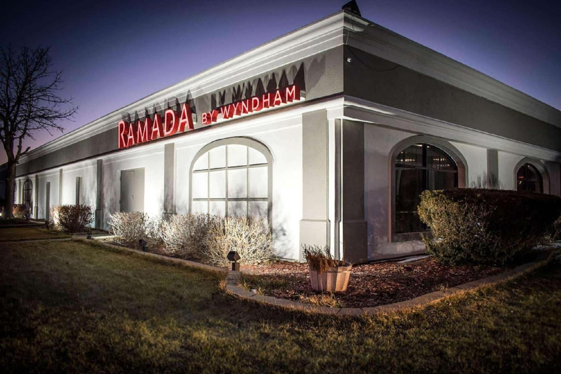 Hotel Ramada By Wyndham North Platte Extérieur photo